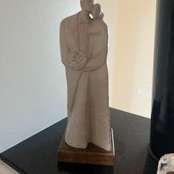 Bride and groom Sculpture 
