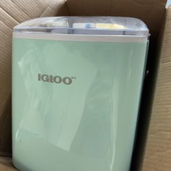 Igloo Like New Ice Maker.   I Don’t Even Think It Was used.   $40