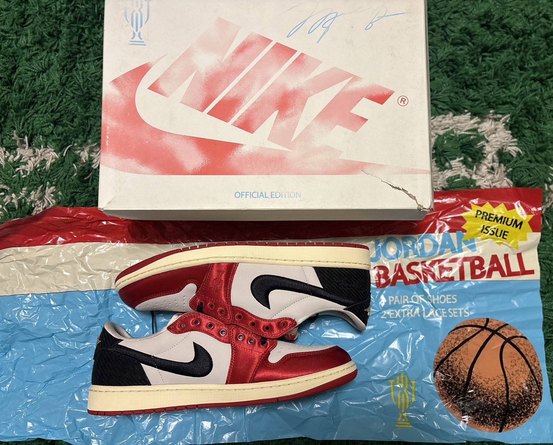 Jordan 1 Retro Low OG Trophy Room Rookie Card Away