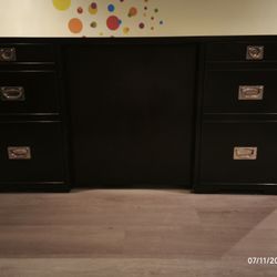 Large Office Desk With Loads Of Storage And Accessories 