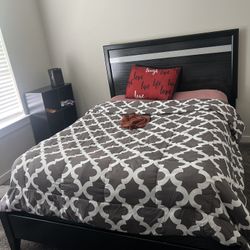 Queen Bedroom Frame – Must Go ASAP! 🛏️