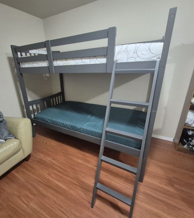 Bunk Bed Twin Over Twin w/ Matresses