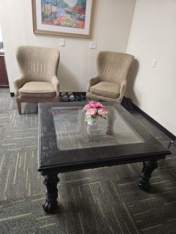 Sillas y mesa de centro