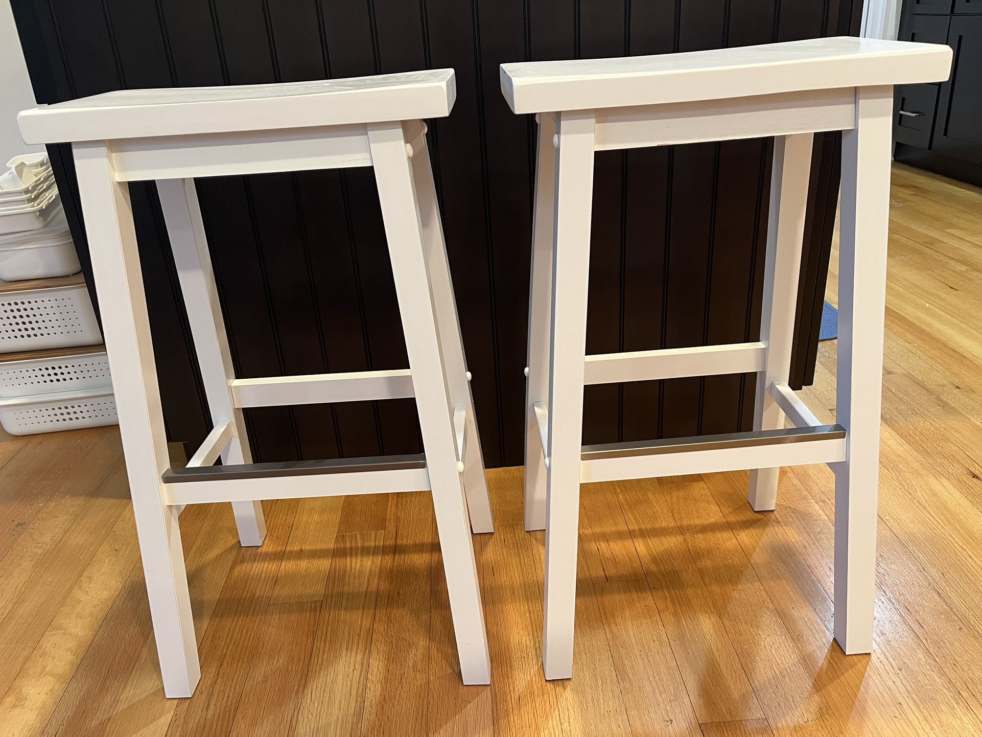 Solid Wood Saddle-Seat Kitchen Counter Barstool with Footrest