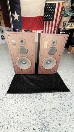 Nice Cerwin Vega VS-120, Large 3-way Floor Speakers -