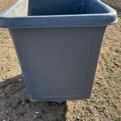 Grey Rubbermaid 4616 Plastic Utility Cube Truck 