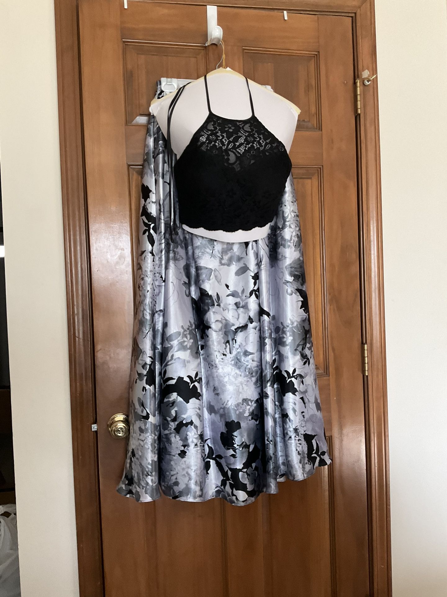 Two Piece Prom Dress Size 5 Worn Once By 5-4 Daughter. Cleaned And Ready To Wear.