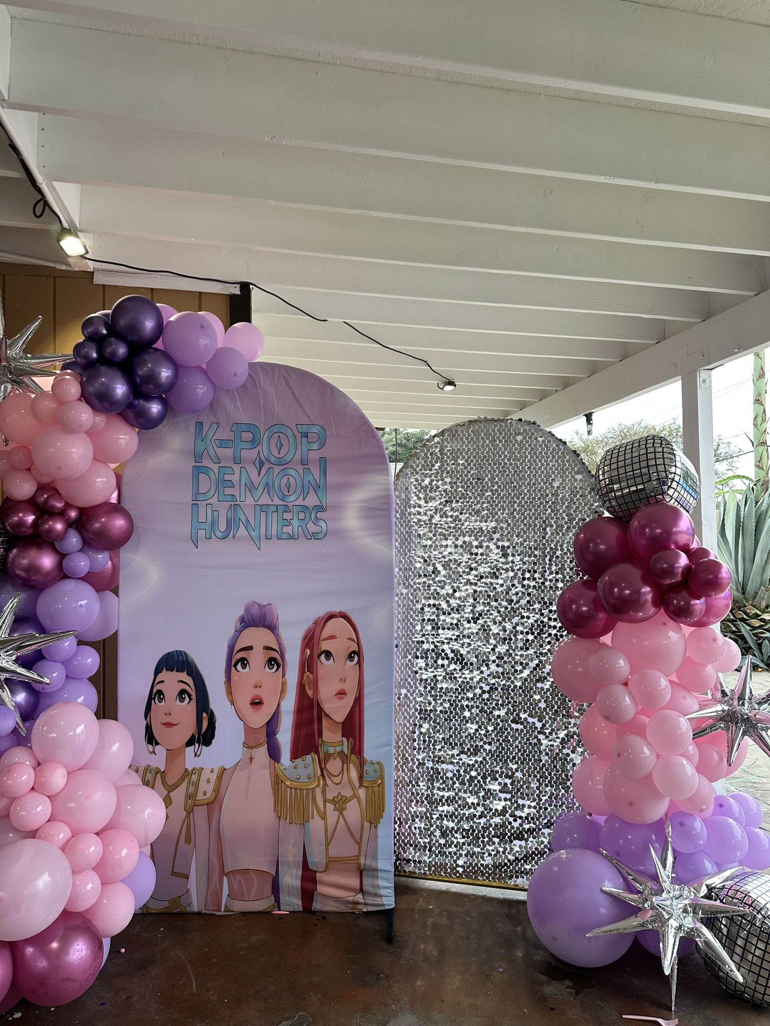 K POP DEMON HUNTERS BACKDROP COVER