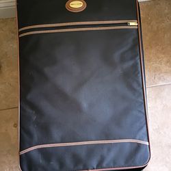 Pierre cardin 4 suitcase travel lot