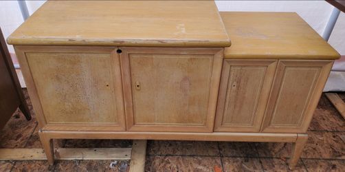Mid-Century Modern Lane Cedar Chest Cabinet