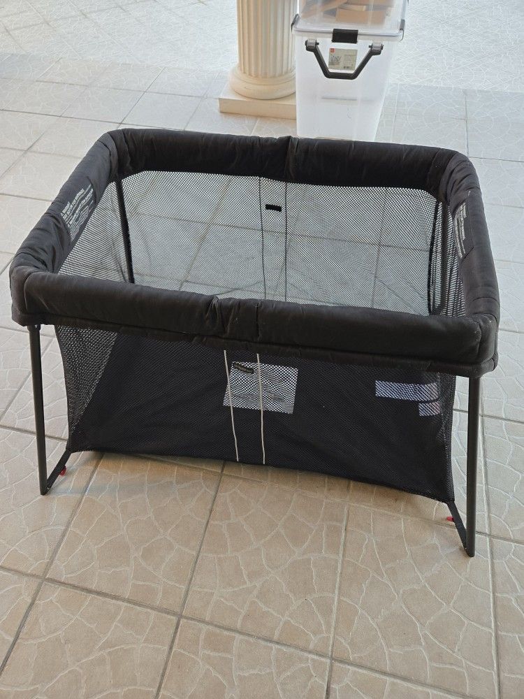 Baby Bjorn Travel Crib