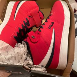 FILA    Men’s  Sneakers …. New Size 10