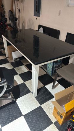 Free Dinning table