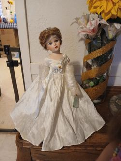 Queen elizabeth II porcelain doll