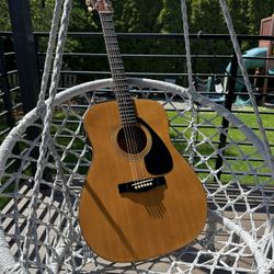 Vintage 1992 Yamaha Acoustic Guitar