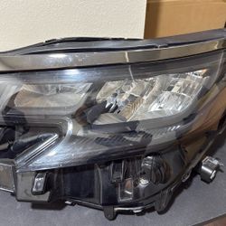 2021-2024 TOYOTA SIENNA Headlight Driver Side