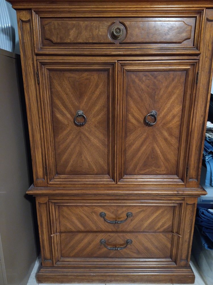 Armoire Cabinet 