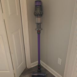 Dyson V11 Vacuum With Accessories 