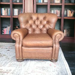 La-Z-Boy Tufted Leather Recliner! Excellent Condition! No issues! FREE DELIVERY!!!