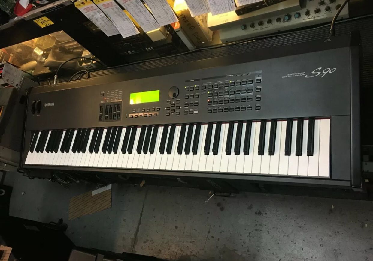 used Yamaha S90 88 weighted key keyboard  /piano S 90  //ARMENS//