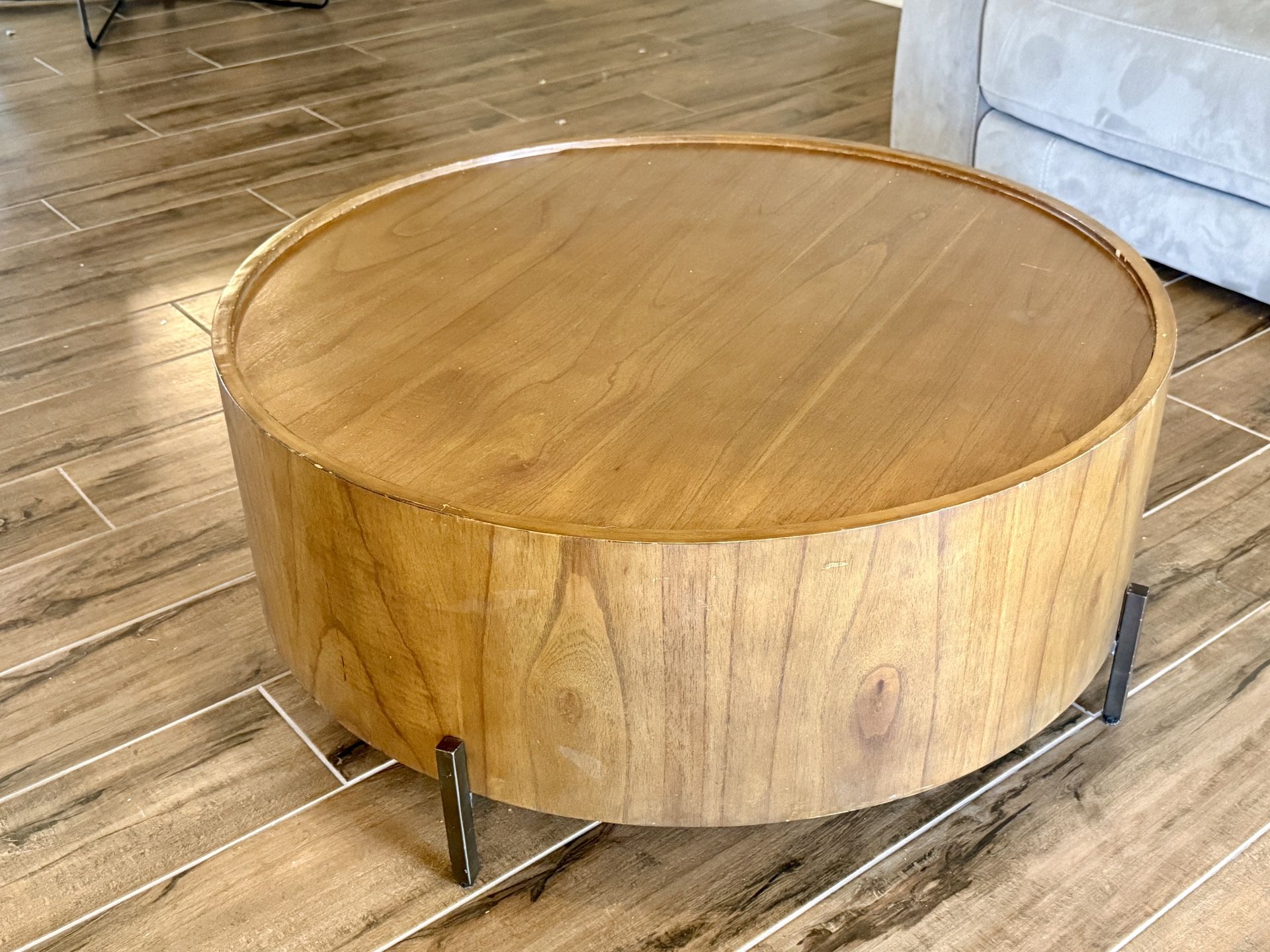 ☕ Modern Round Wood Coffee Table – $90 OBO