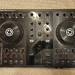 Traktor Kontrol S2 - Native Instruments