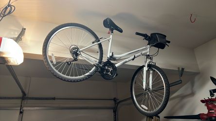 18 speed women’s mountain bike