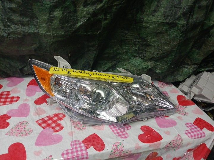 2012-14 Toyota Camry Right Headlight