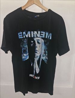 Eminem - “Recovery” - Black Shirt - M.
Great condition 
No rips or stains 
Super clean- pit to Pit. 21.5” Length. 26” Please note entire descriptions 