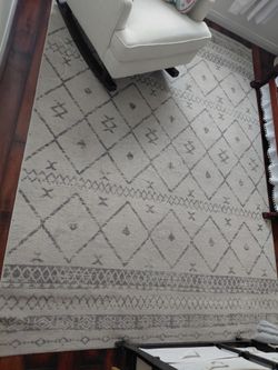 Cozy Diamond Area Rug | Neutral Boho Style | 6.5ft x 9ft | Smoke/Pet Free