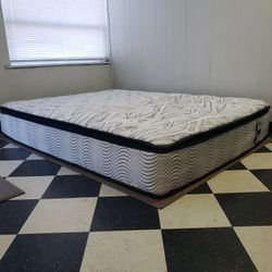 Queen size mattress - can DELIVER almost anywhere for $20 extra - gently used and in very good condition 😍