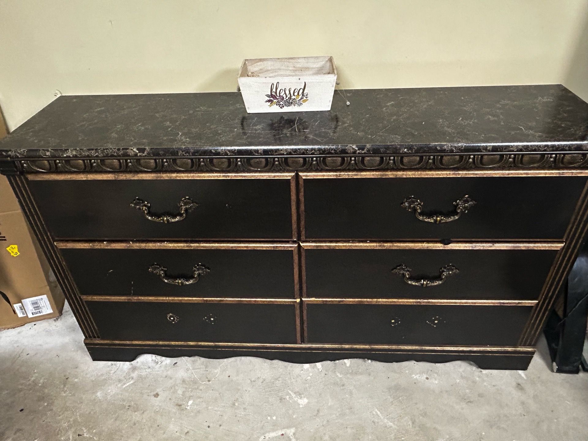 Black and Gold 6-Drawer Dresser with Mirror