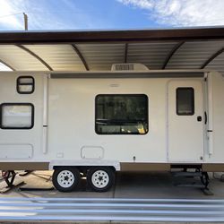 2005 Fleet wood    19’ livable 23’ total to hitch Prowler