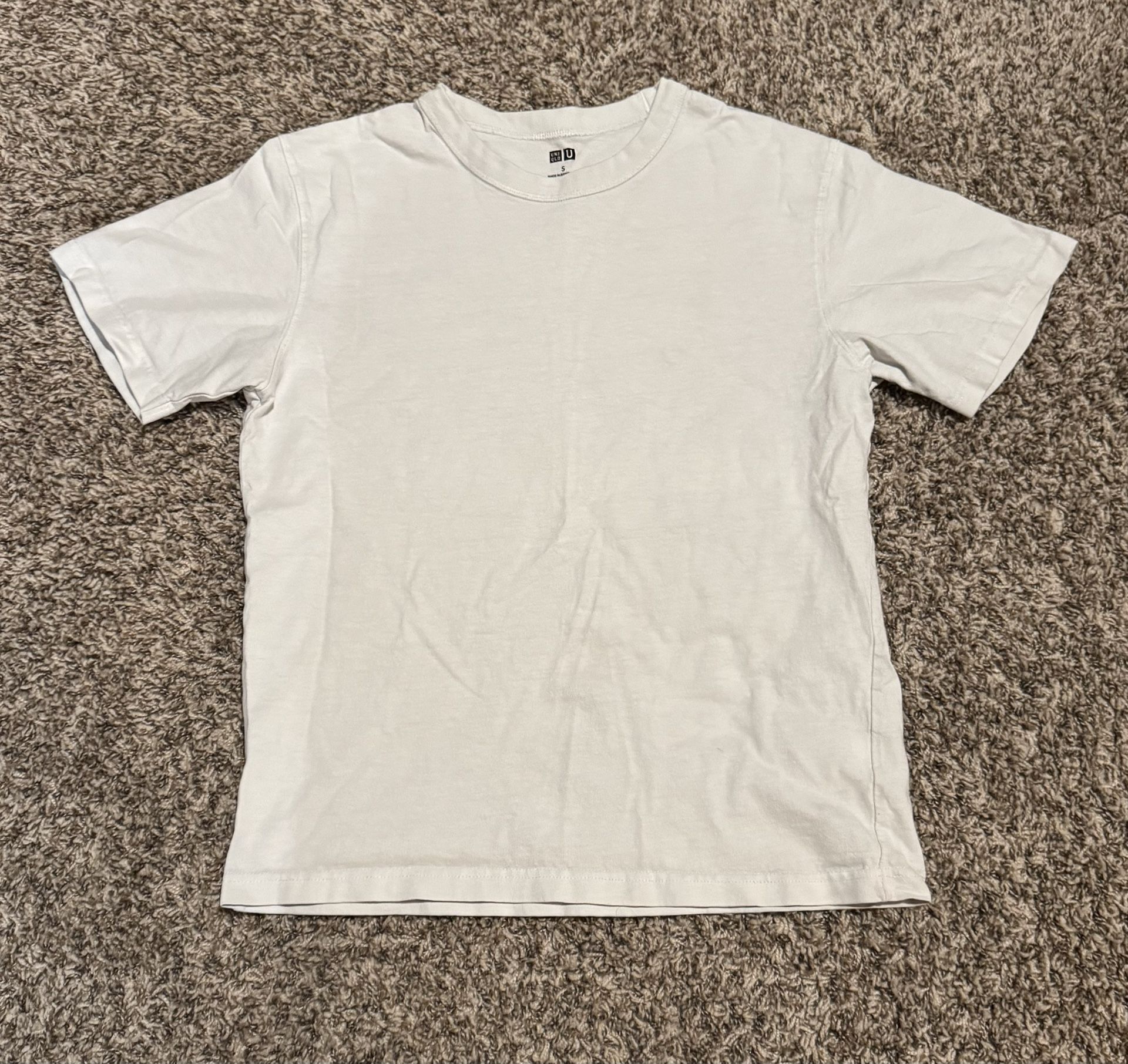 12 Uniqlo T Shirts(TAKE ALL FOR 50)