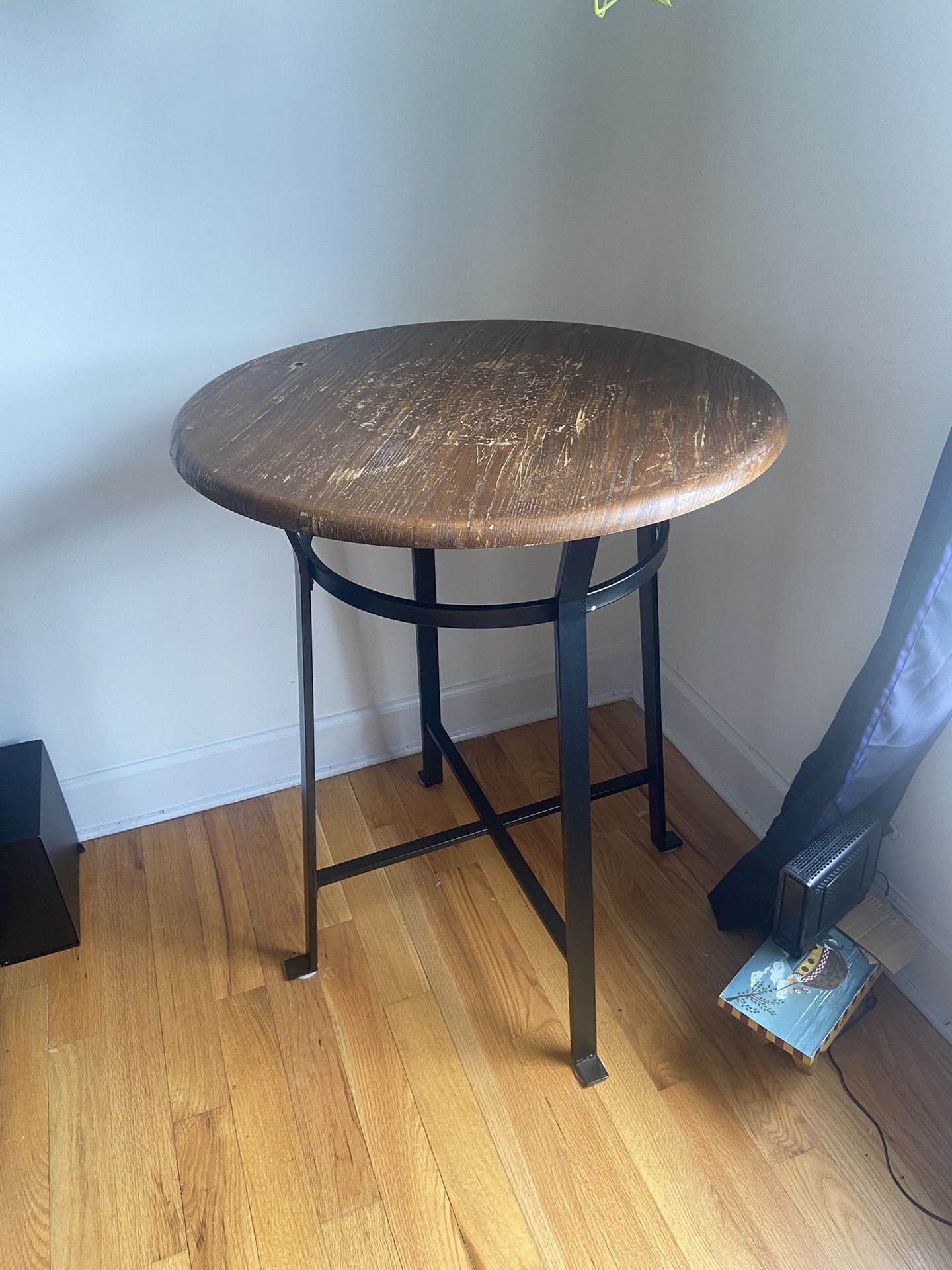 Round Table - Free