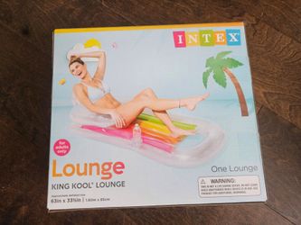 Pool lounge