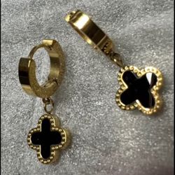 Elegant Four-Leaf Clover Earrings – Lucky Charm Jewelry, Gold-Tone