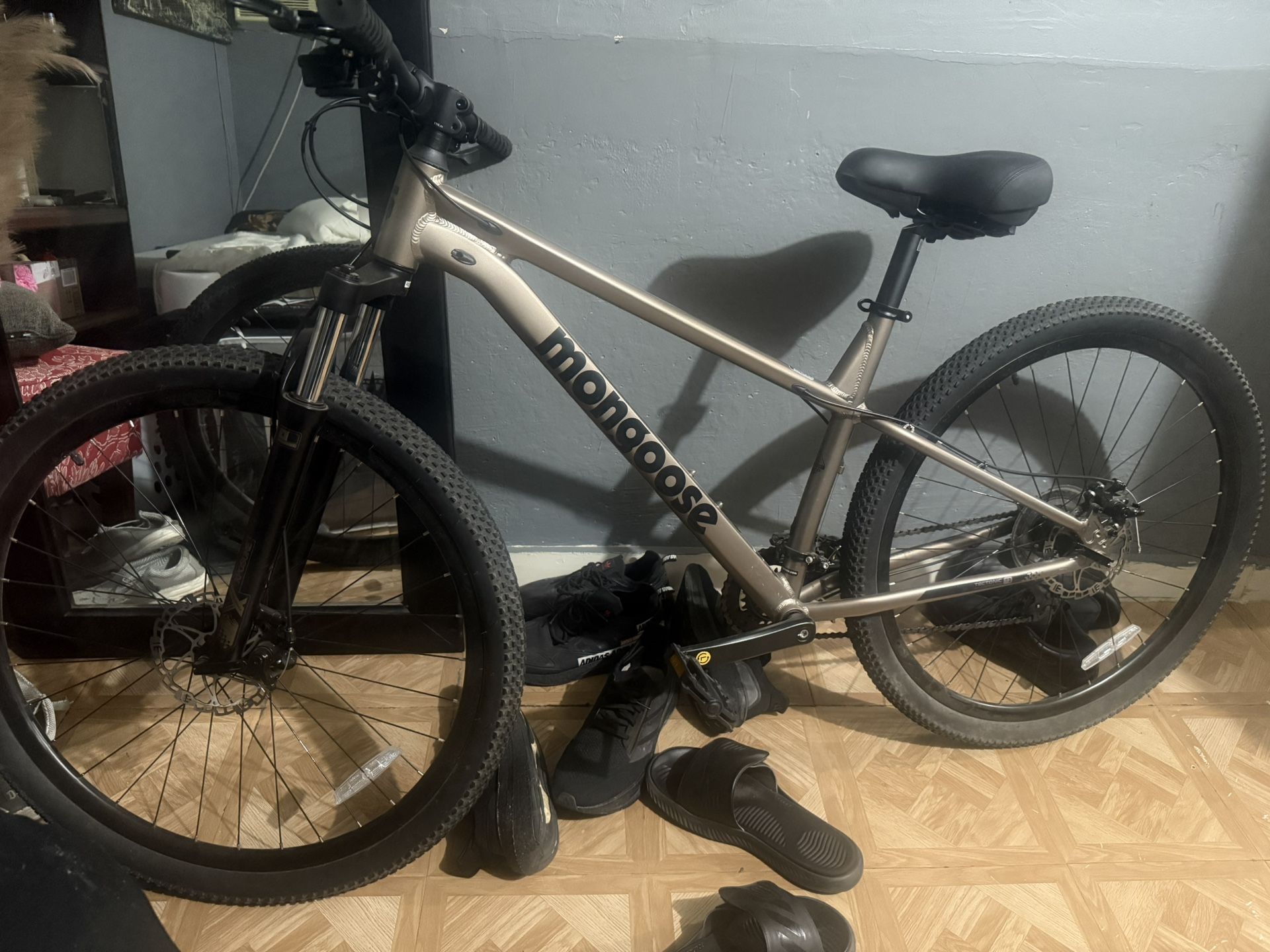 Mongoose Switch Back Mountain Bike