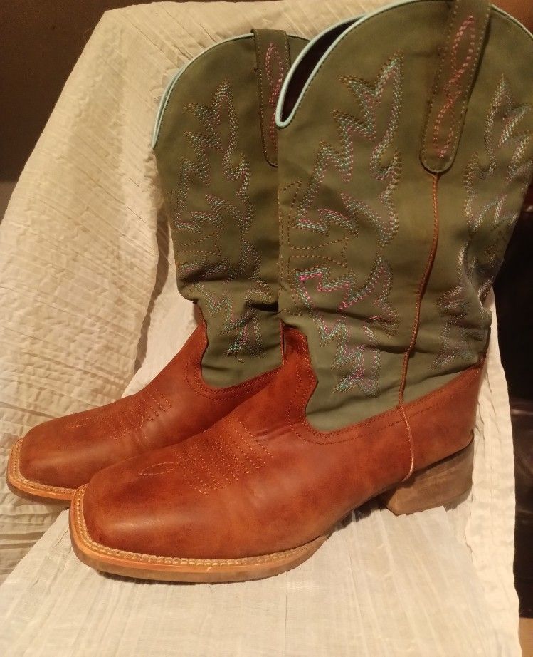 Ladies Size 9.5 J.S.O.L.E. cowboy Boots 