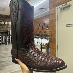 pitón black and cherry boot 