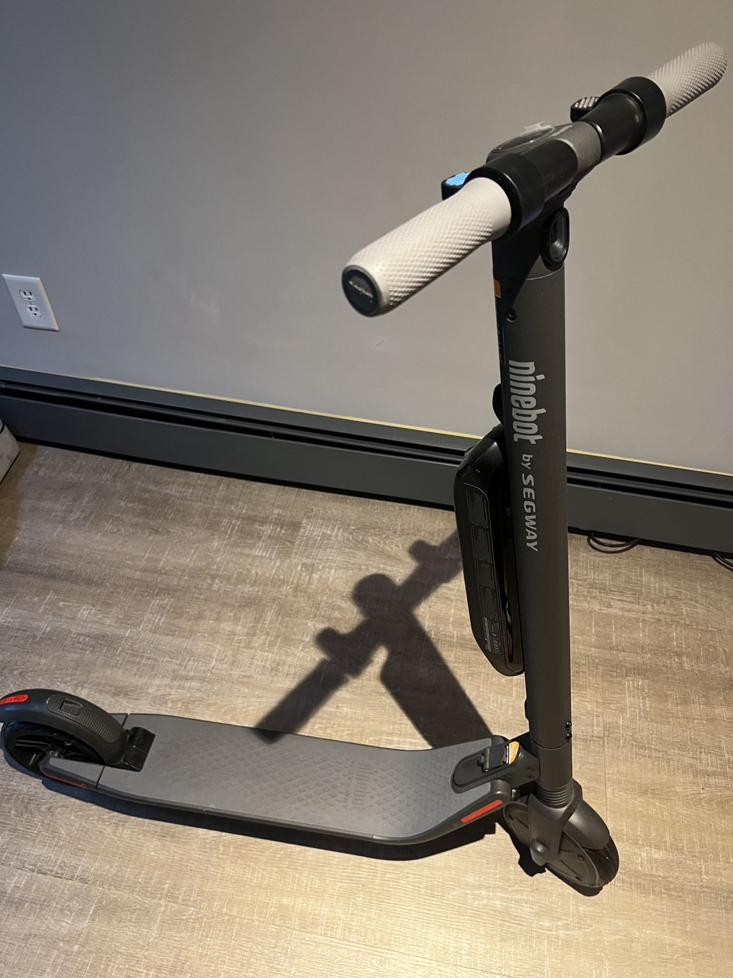 New Segway Ninebot Kickscooter ES4 - Gray