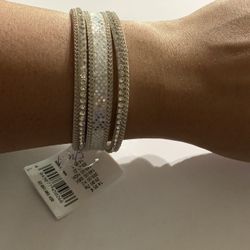  mix of silver and golden charms.Miracles charm braceletApprox.