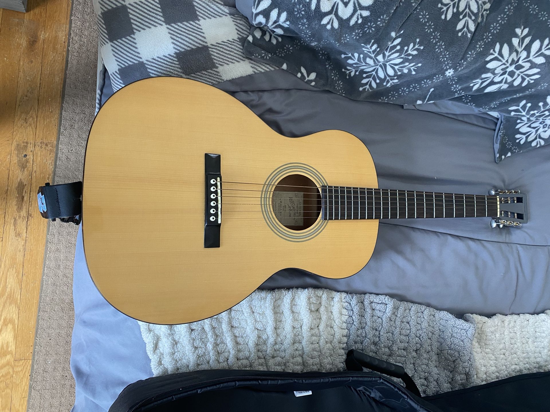 Guitar/with Case/strap