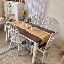 Kitchen Table + 5 MIs Matched Chairs