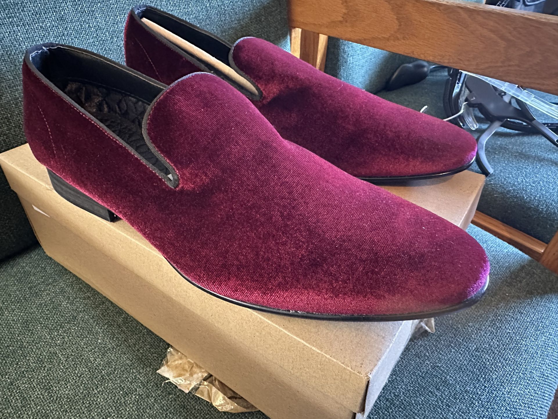 Men’s Dress Laight Shoes (Size: 11, New!!)