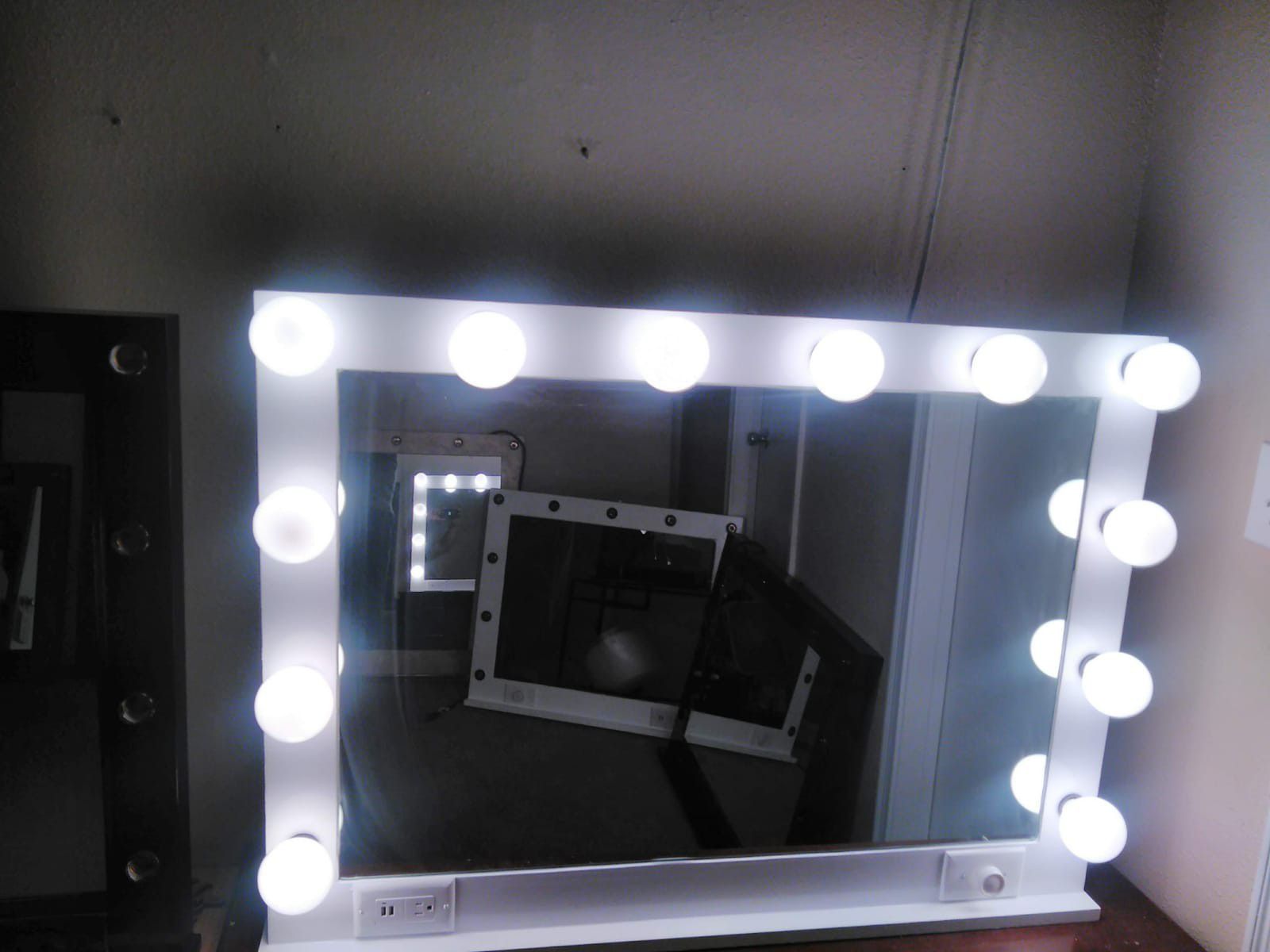 Vanity mirror for sale. 41x30