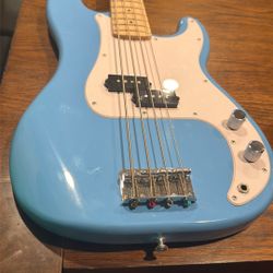 Fender Squire 4-String P-Bass (With high-quality gig bag)