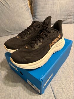 Hoka Clifton 10 women’s size 9.5