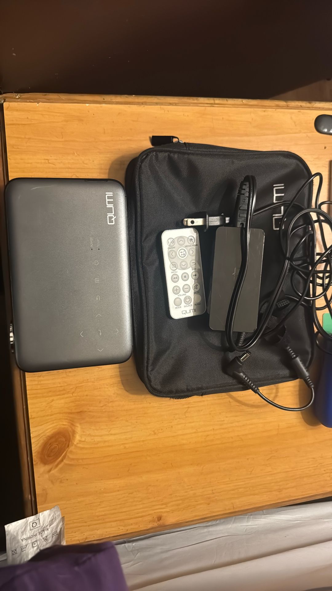 Qumi Q6 DLP Proj 800l Wxga 30 000:1 Hdmi/mhl 0.475 KG Grey