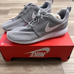 Nike Roshe One Shoes – Wolf Grey/White – Size 10 - Brand New